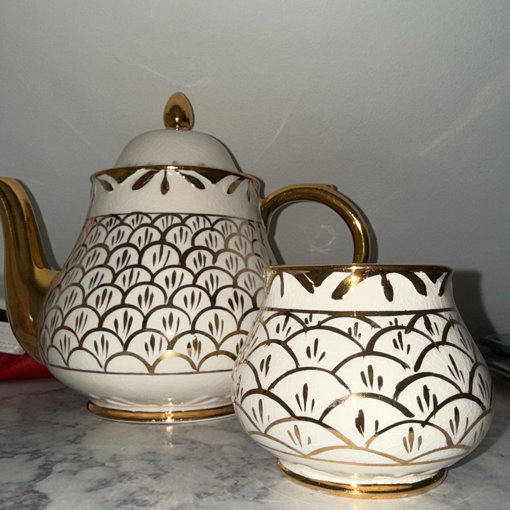 Vintage Arthur Wood Gilded Cream And 22 K Gold Tea Pot set